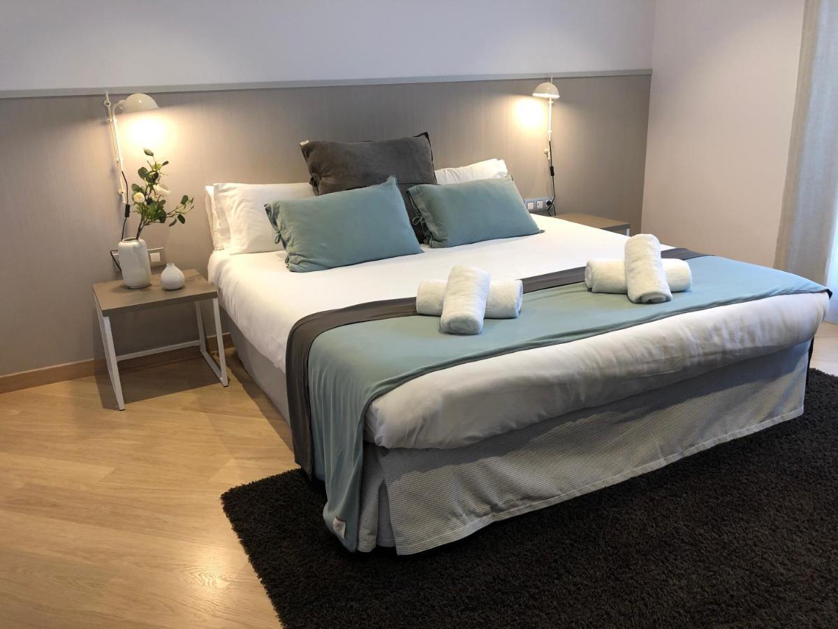 Fisa Rentals Gran Via Apartments Barcelona Bagian luar foto