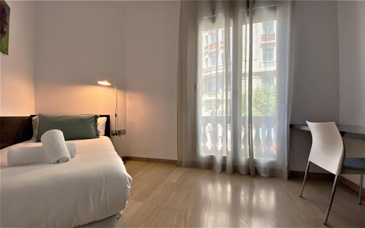 Fisa Rentals Gran Via Apartments Barcelona Bagian luar foto