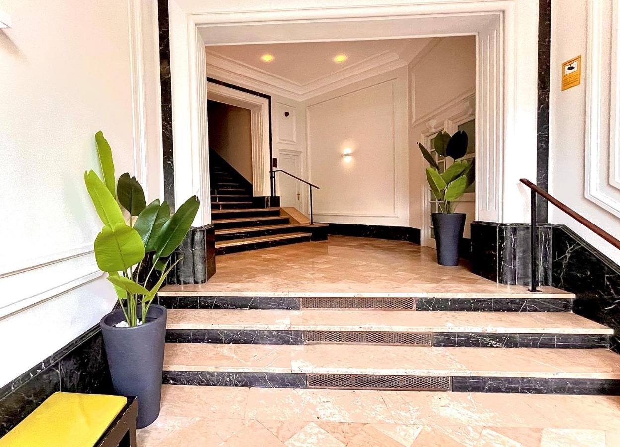 Fisa Rentals Gran Via Apartments Barcelona Bagian luar foto