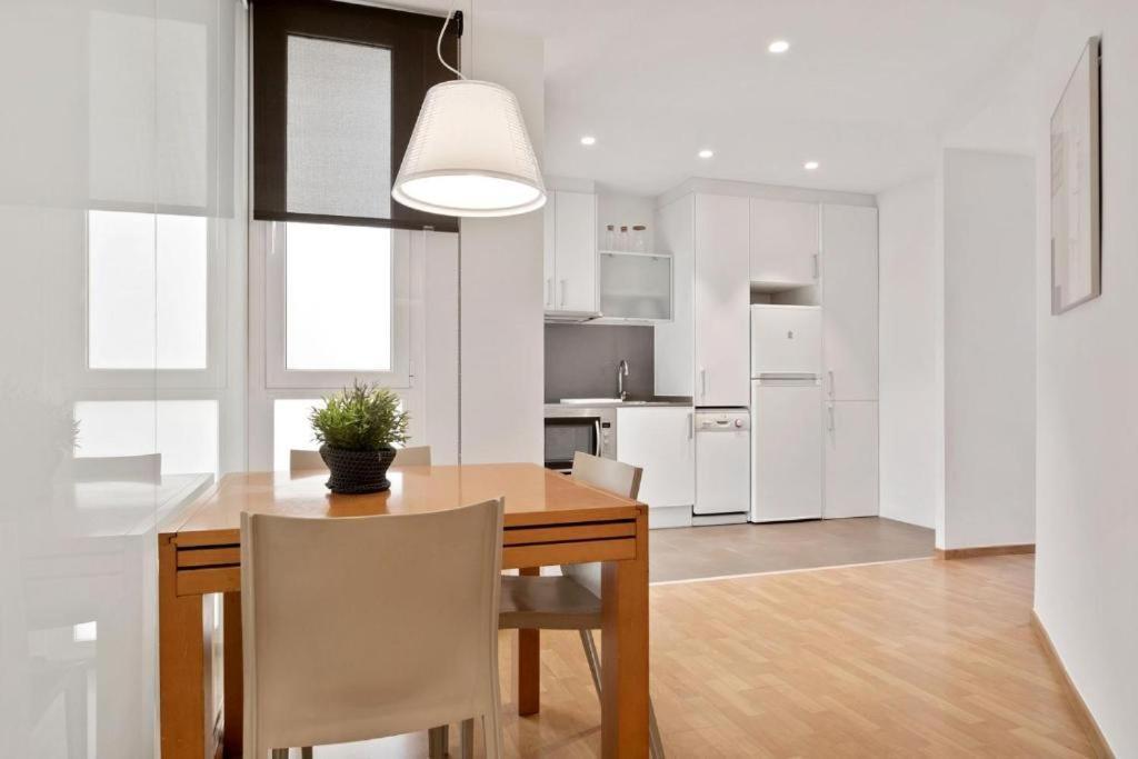 Fisa Rentals Gran Via Apartments Barcelona Bagian luar foto