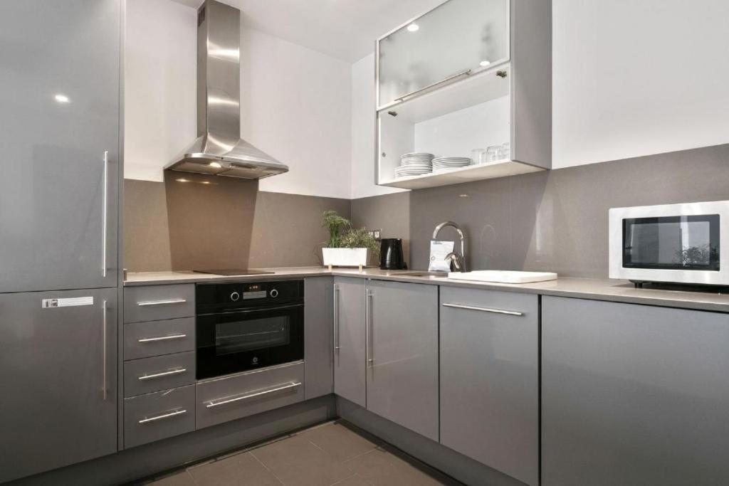Fisa Rentals Gran Via Apartments Barcelona Bagian luar foto