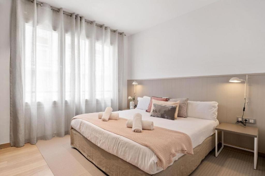 Fisa Rentals Gran Via Apartments Barcelona Bagian luar foto
