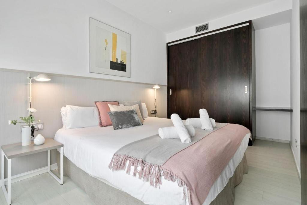 Fisa Rentals Gran Via Apartments Barcelona Bagian luar foto