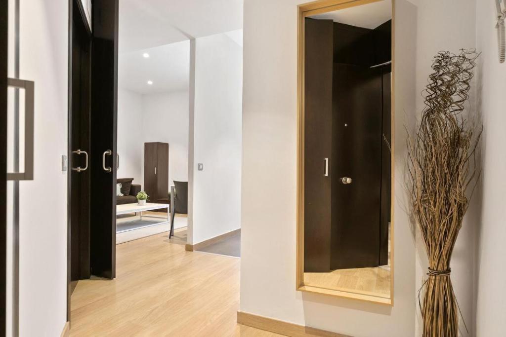 Fisa Rentals Gran Via Apartments Barcelona Bagian luar foto