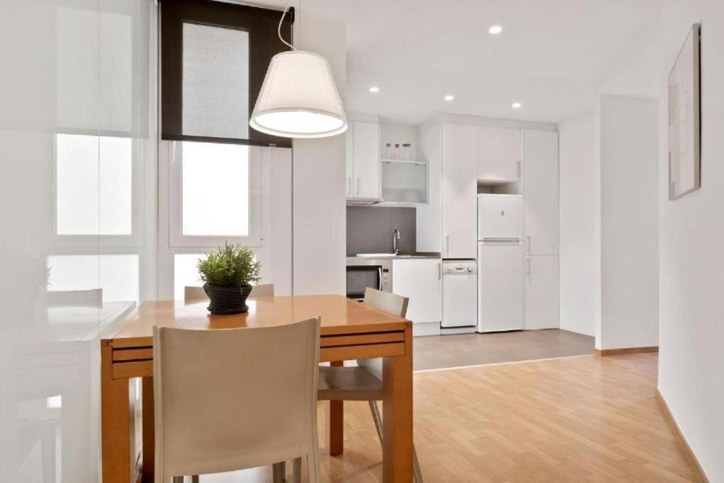 Fisa Rentals Gran Via Apartments Barcelona Bagian luar foto
