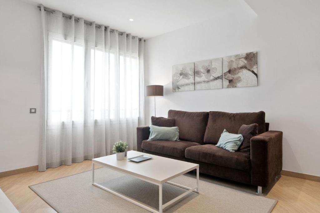 Fisa Rentals Gran Via Apartments Barcelona Bagian luar foto