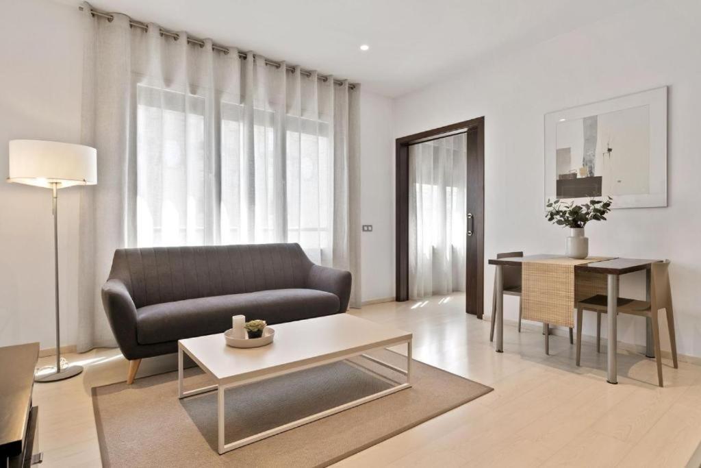Fisa Rentals Gran Via Apartments Barcelona Bagian luar foto