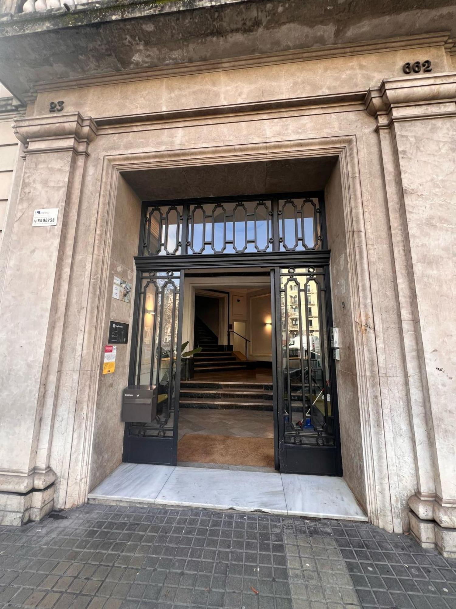 Fisa Rentals Gran Via Apartments Barcelona Bagian luar foto