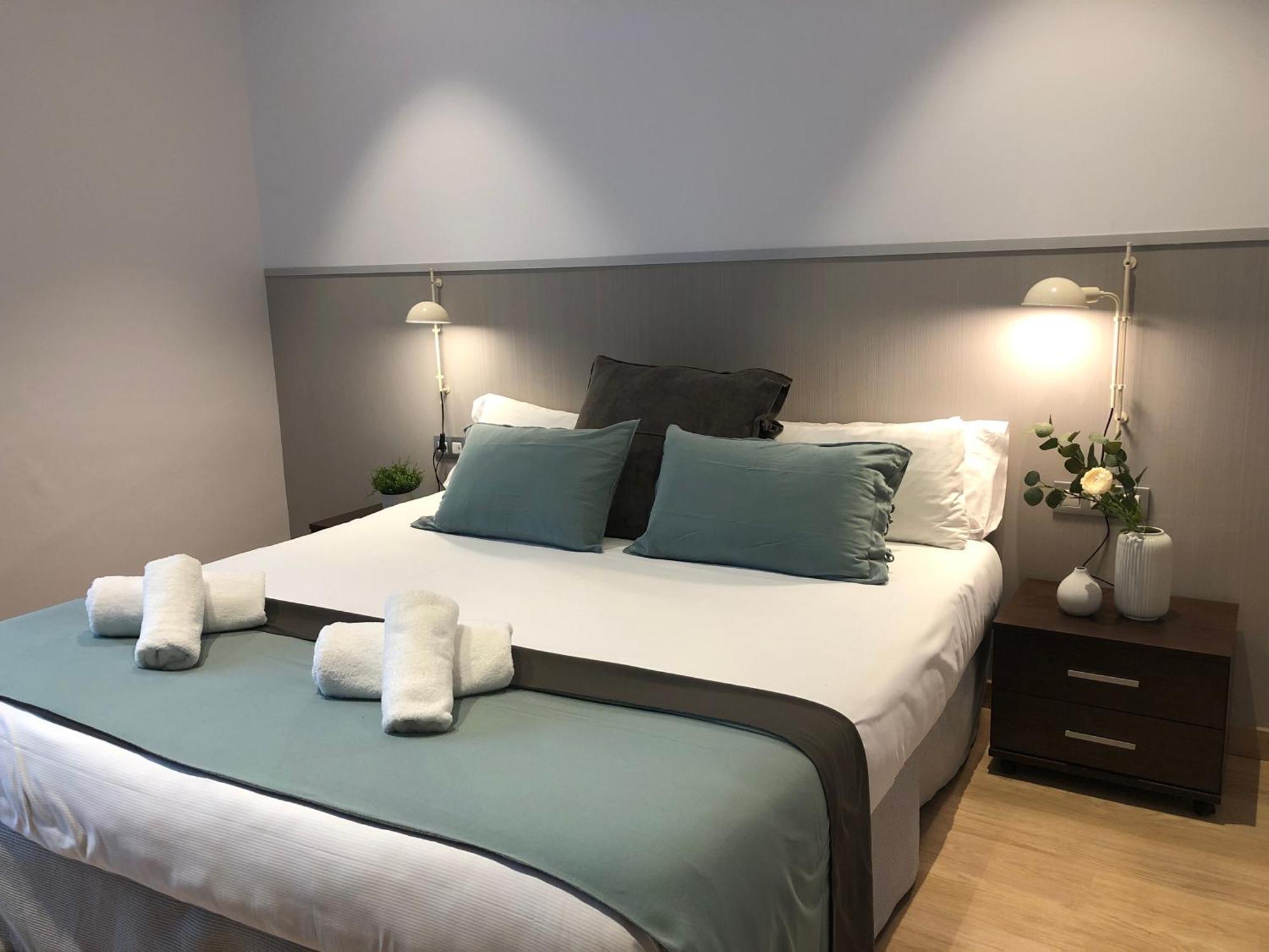 Fisa Rentals Gran Via Apartments Barcelona Bagian luar foto