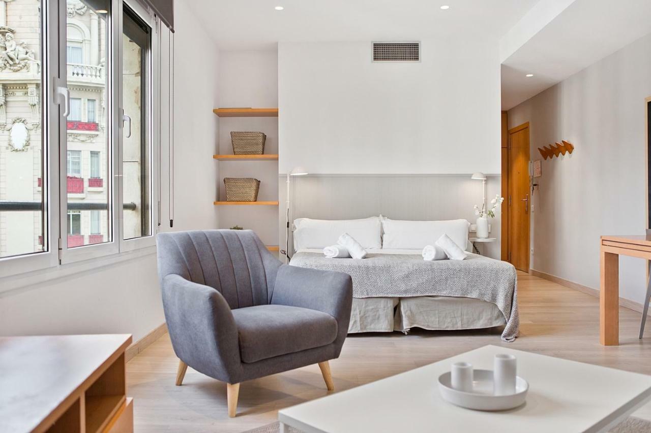 Fisa Rentals Gran Via Apartments Barcelona Bagian luar foto