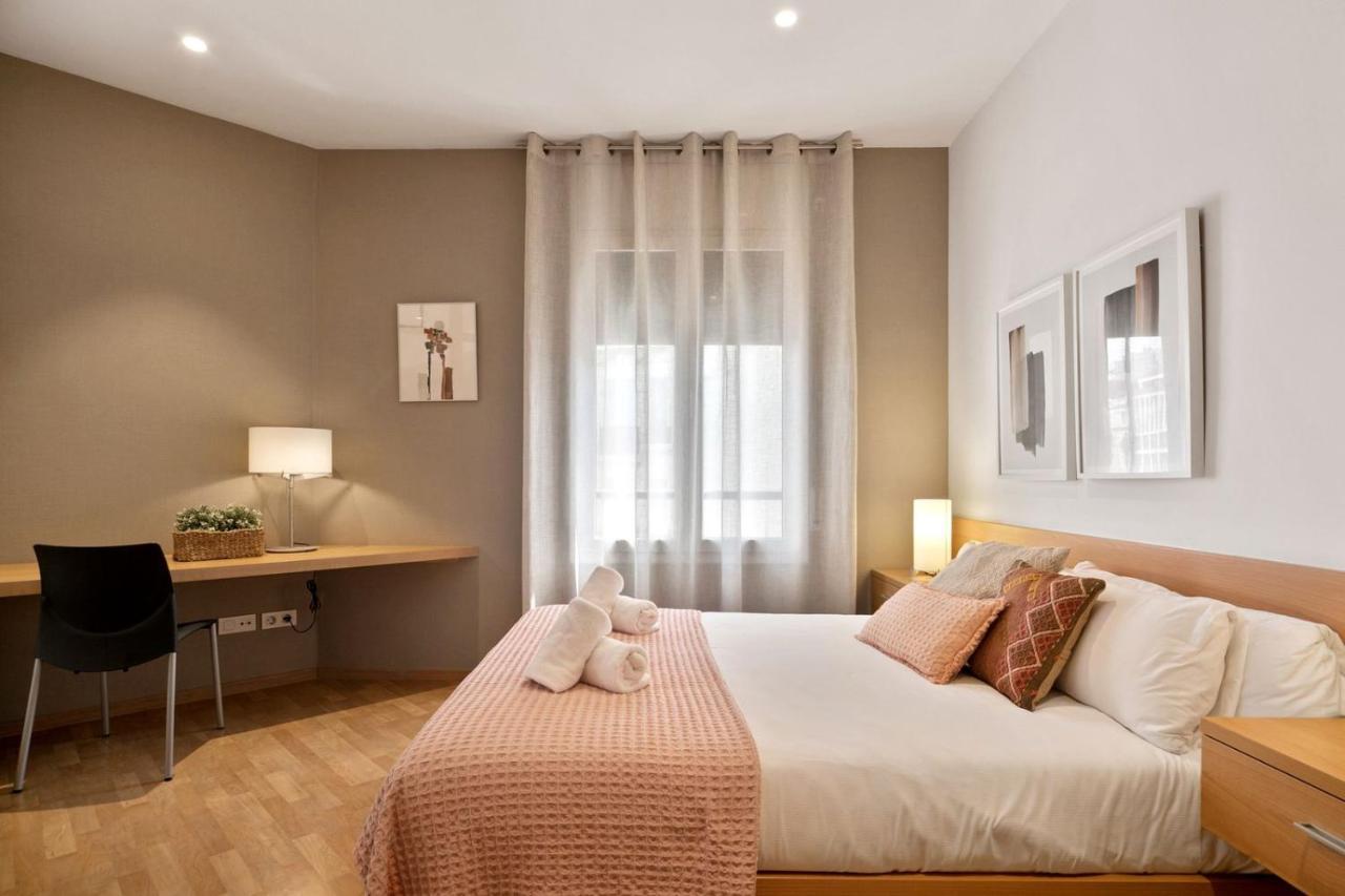 Fisa Rentals Gran Via Apartments Barcelona Bagian luar foto