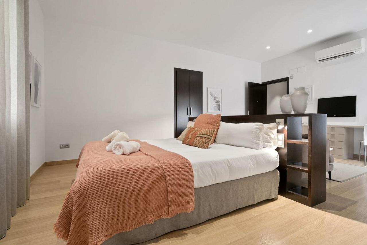 Fisa Rentals Gran Via Apartments Barcelona Bagian luar foto