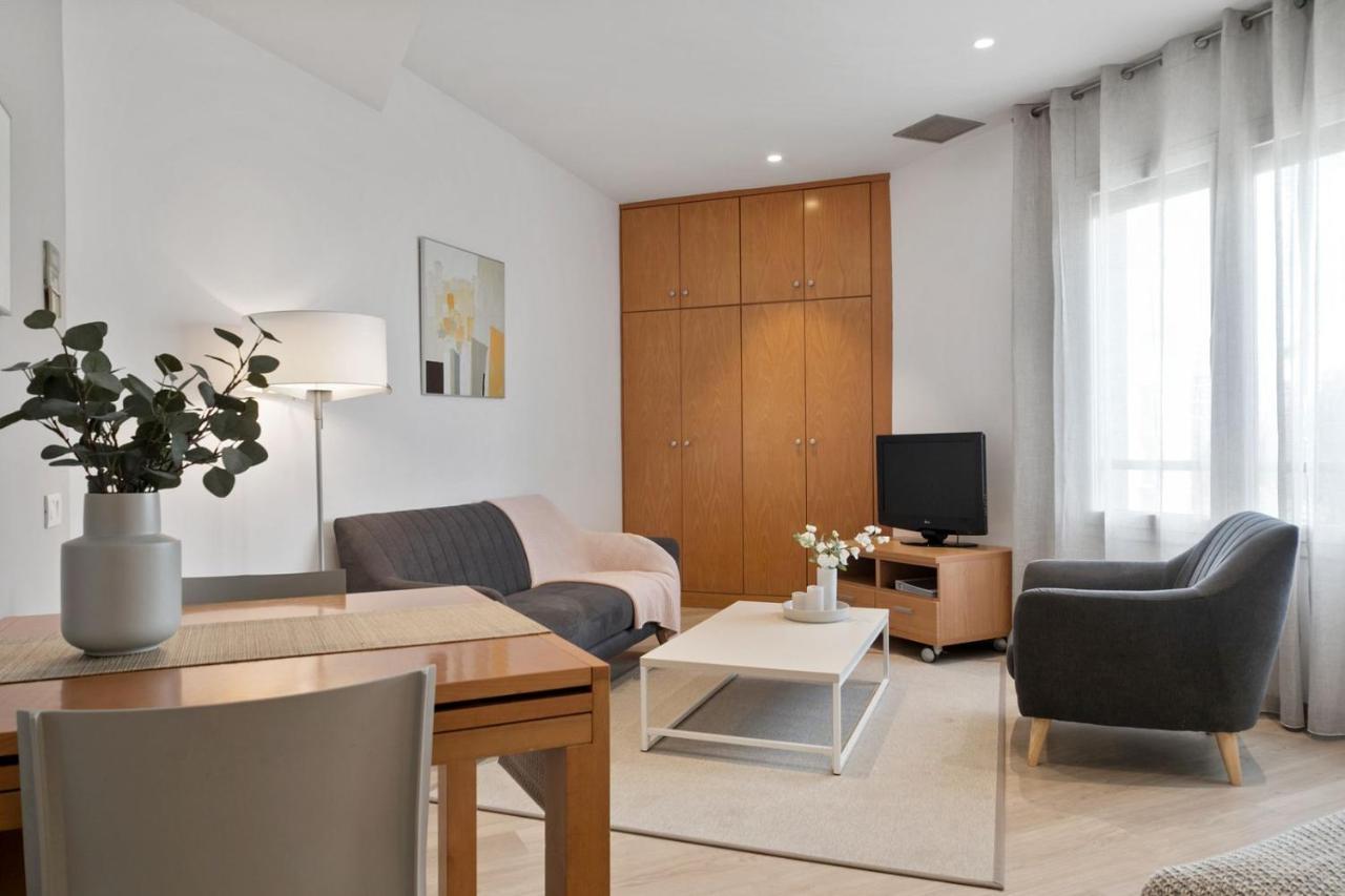 Fisa Rentals Gran Via Apartments Barcelona Bagian luar foto