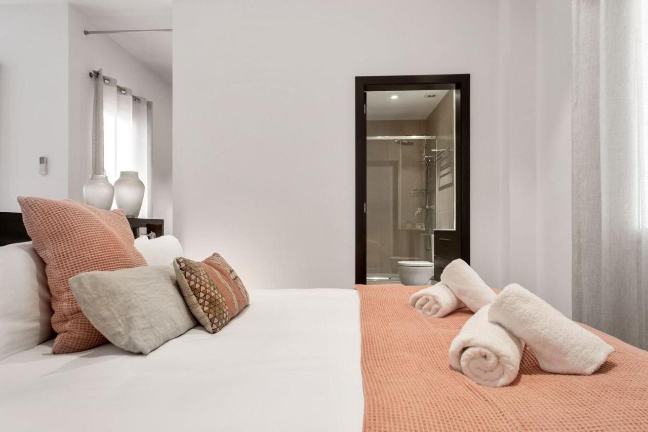 Fisa Rentals Gran Via Apartments Barcelona Bagian luar foto