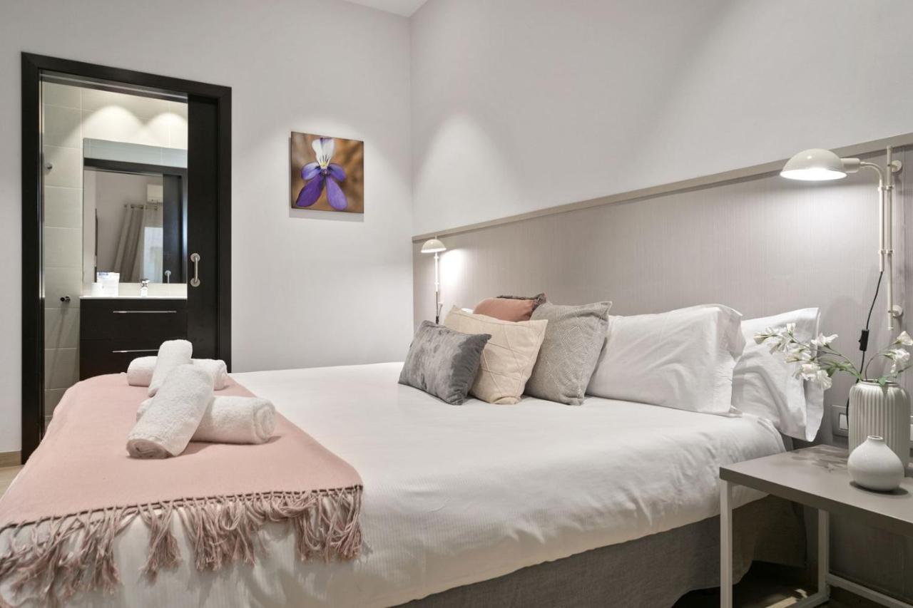 Fisa Rentals Gran Via Apartments Barcelona Bagian luar foto