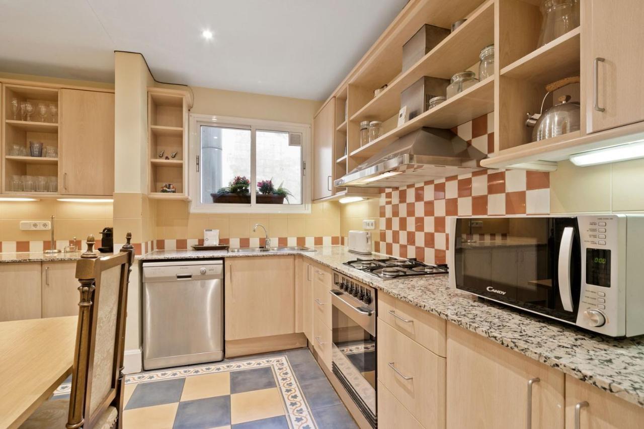 Fisa Rentals Gran Via Apartments Barcelona Bagian luar foto