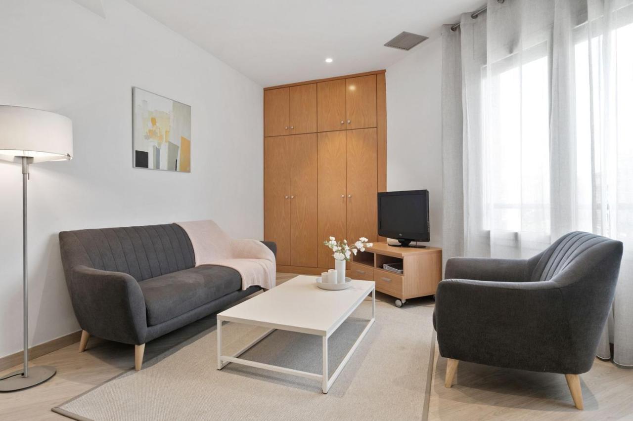 Fisa Rentals Gran Via Apartments Barcelona Bagian luar foto